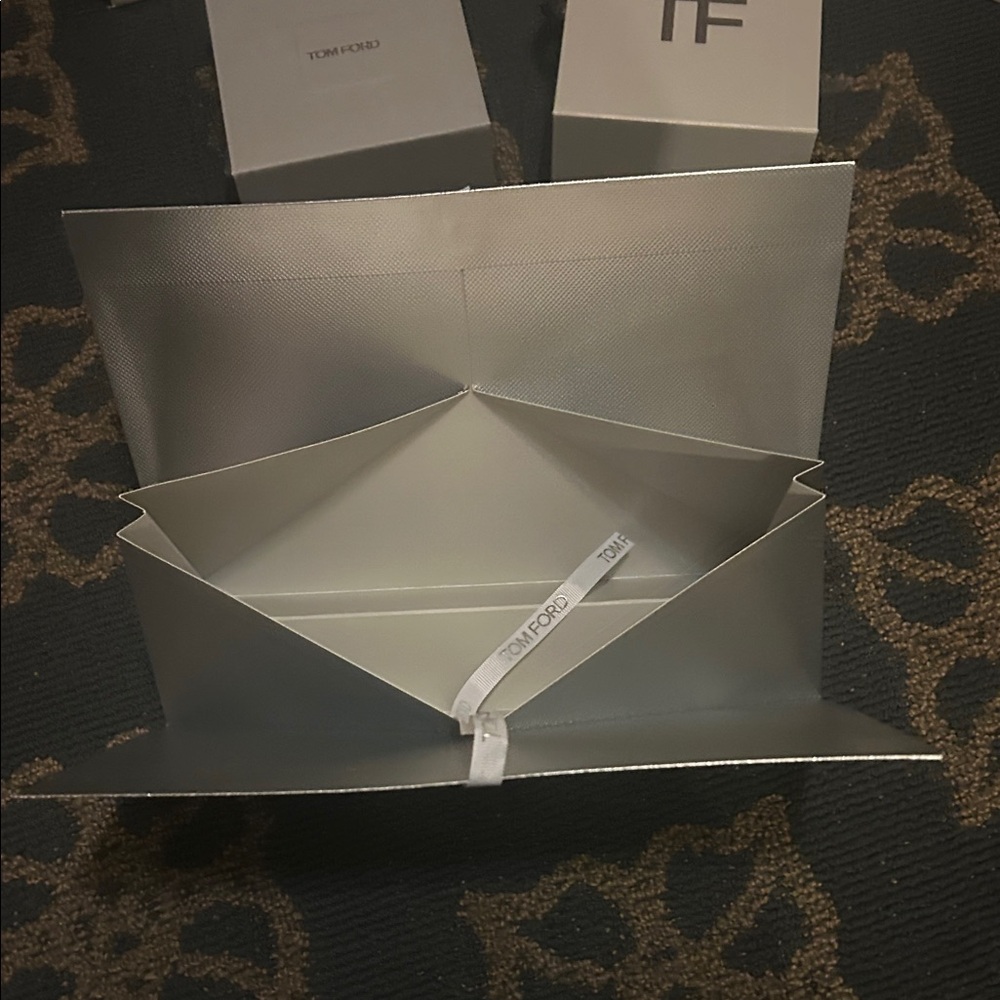 Tom Ford Silver Gift Set Collection - Picture 3 of 16